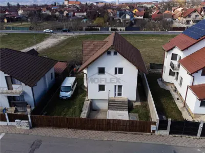Casa spatioasa cu Etaj si Curte In zona Premiun Ghimbav - foto 1