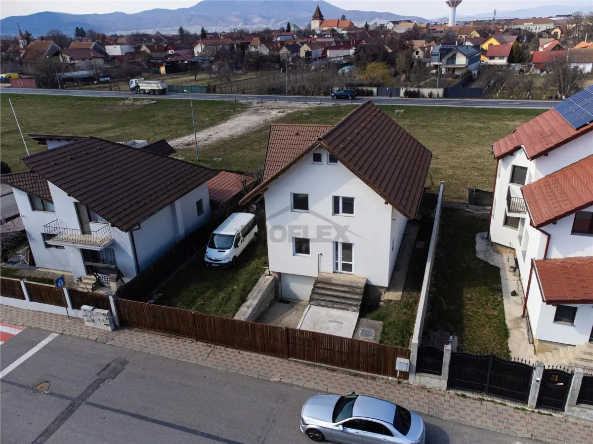 Casa spatioasa cu Etaj si Curte In zona Premiun Ghimbav - foto 4