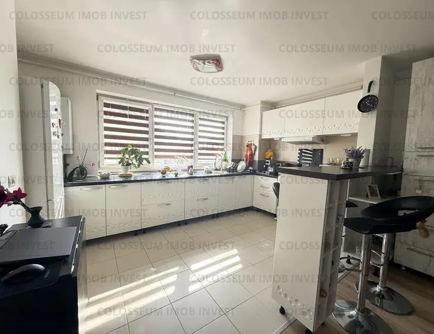 Apartament 2 camere, semidecomandat - zona Garii - foto 3