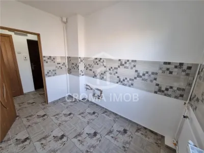 Vanzare apartament 2 camere, renovat, semidecomandat, Ploiesti, zona Nord - foto 5