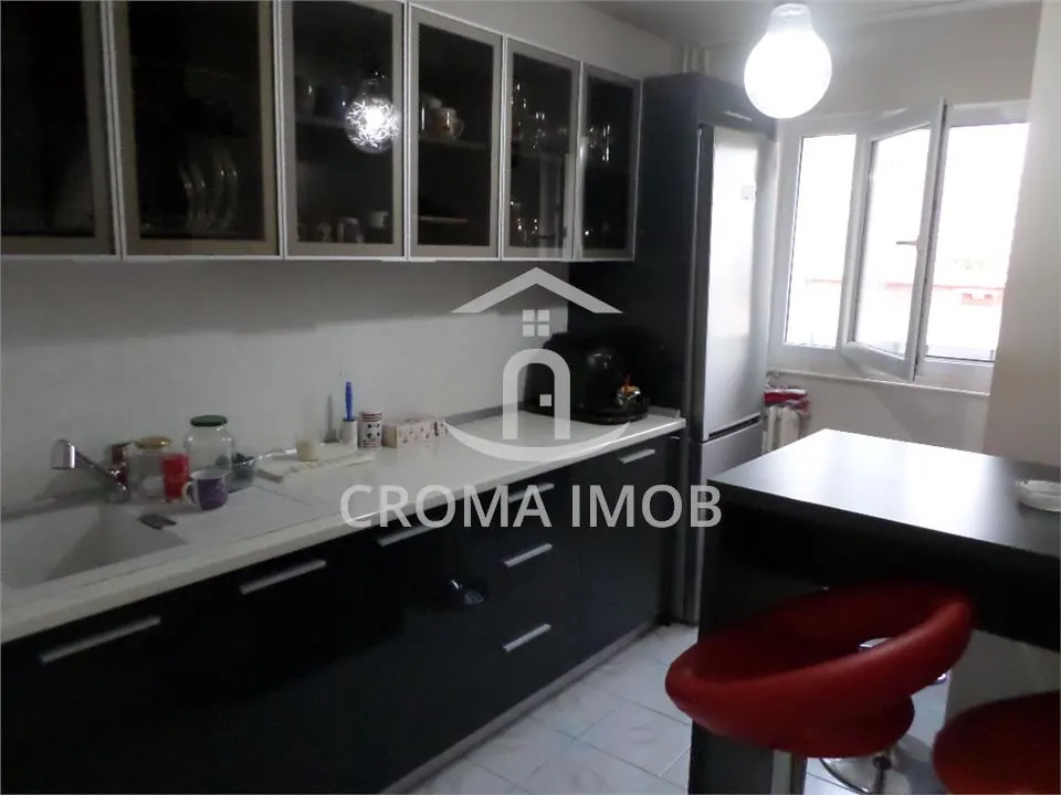 Inchiriere apartament 3 camere in Ploiestii zona Republicii - foto 6