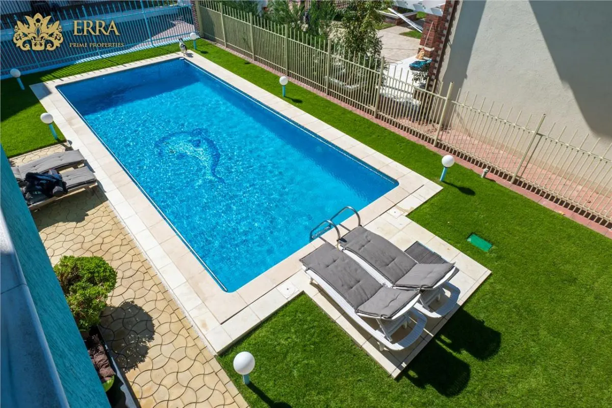 Vila cu piscina.Iancu Nicolae. Exclusivitate. - foto 1