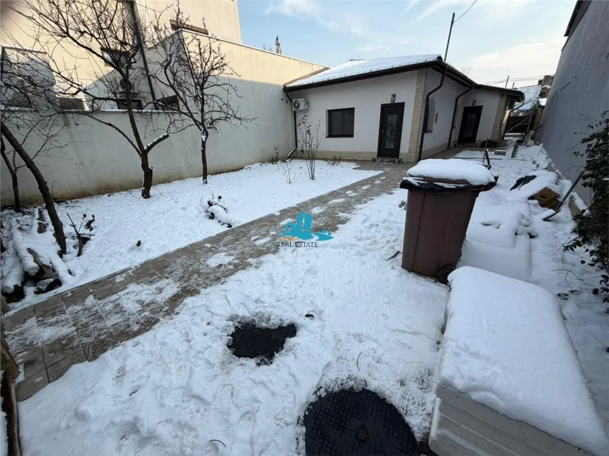 Vanzare casa 3 camere, 2 bai, curte 300 mp, Parc Bazilescu, renovata integral - foto 1