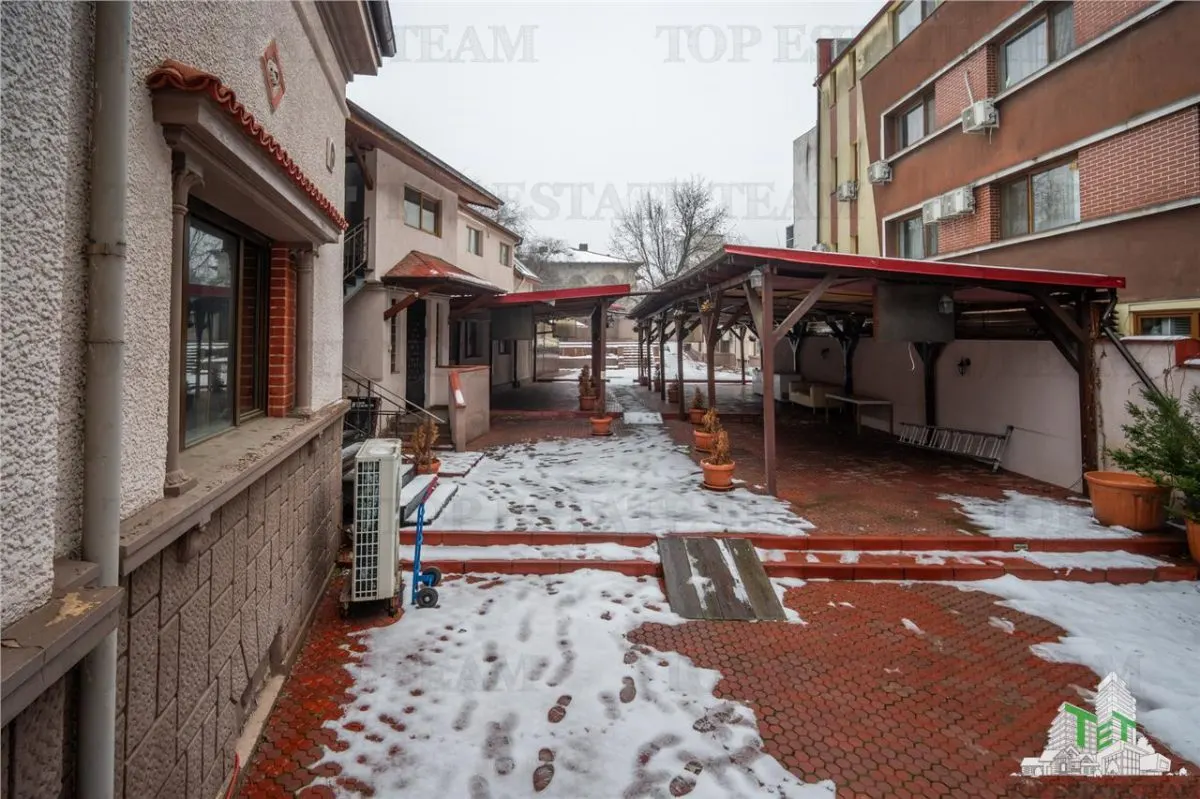Proprietate Piata Unirii - teren  1000mp +  2 constructii - foto 2