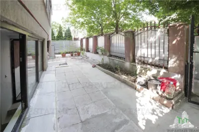 Apartament 2 camere si curte de 37 mp, aproape de Scoala 179 de vanzare in zona Damaroaia - Bucuresti