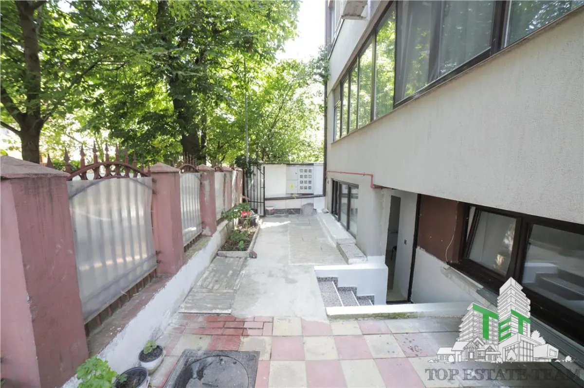 Apartament 2 camere si curte de 37 mp, aproape de Scoala 179 de vanzare in zona Damaroaia - foto 3