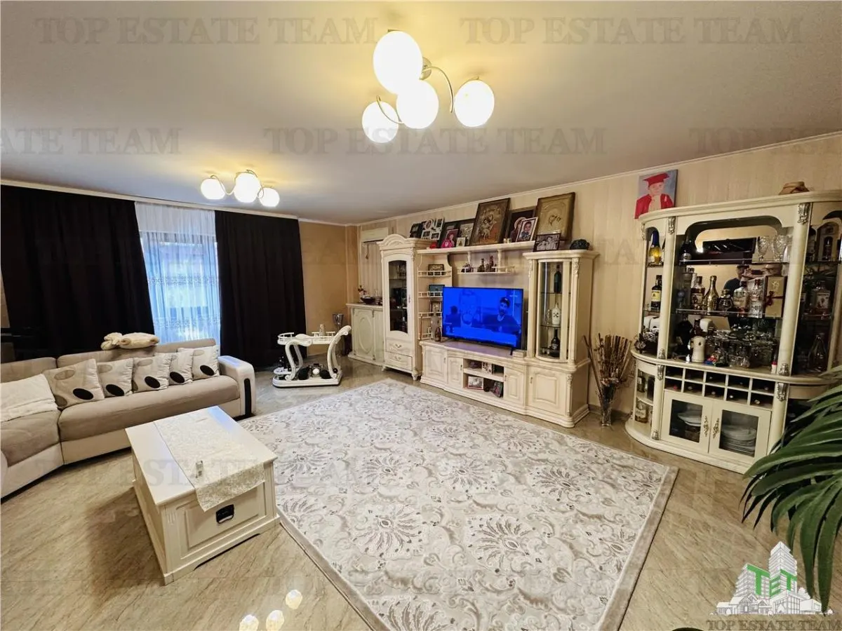 Vila superba 360 mp construiti, 524 mp curte, 6 camere, P+1+M ROSU - foto 1