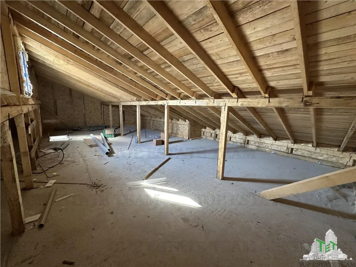 Vila cocheta cu 3 camere, dormitor matrimonall,  incalzire in pardoseala, terasa superba, si pod spatios, Calea Bucuresti , 15 minute de  metrou Pacii - foto 19