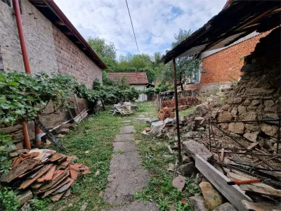 Clocotici Lot de Casa cu amprenta, apa, curent, teren 576 mp. - foto 2