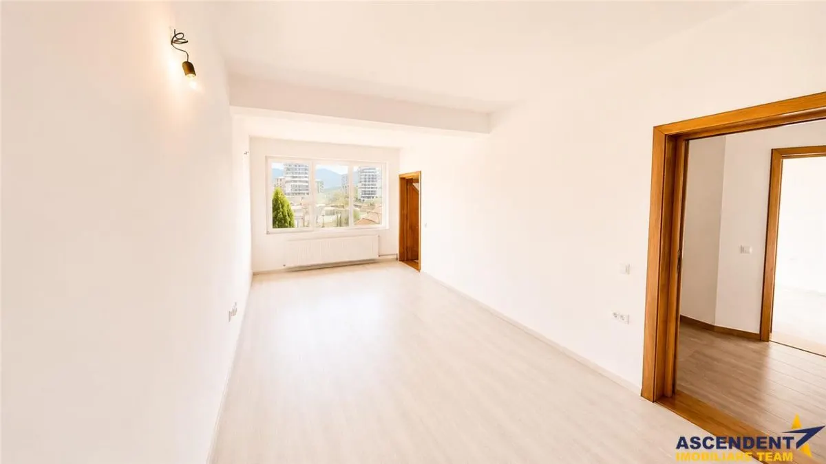 Nivel in casa, recomandat si activitati birou,  Tractorul , Brasov. - foto 11