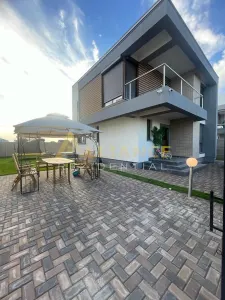 Casa individuala - 300 mp  - 5 camere - 3 bai - foto 1