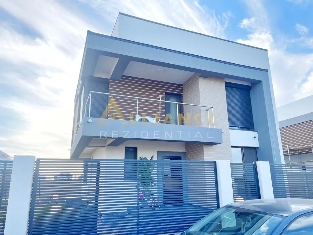 Casa individuala - 300 mp  - 5 camere - 3 bai - foto 4