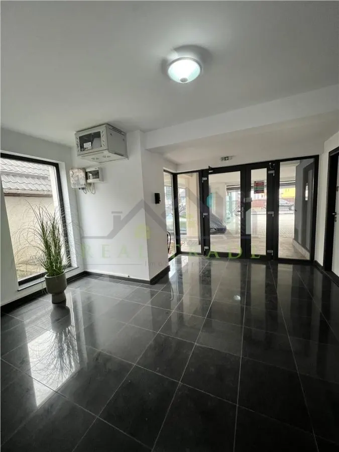 Apartament 2 camere decomandat mobilat lux zona Liceul de informatica - foto 13