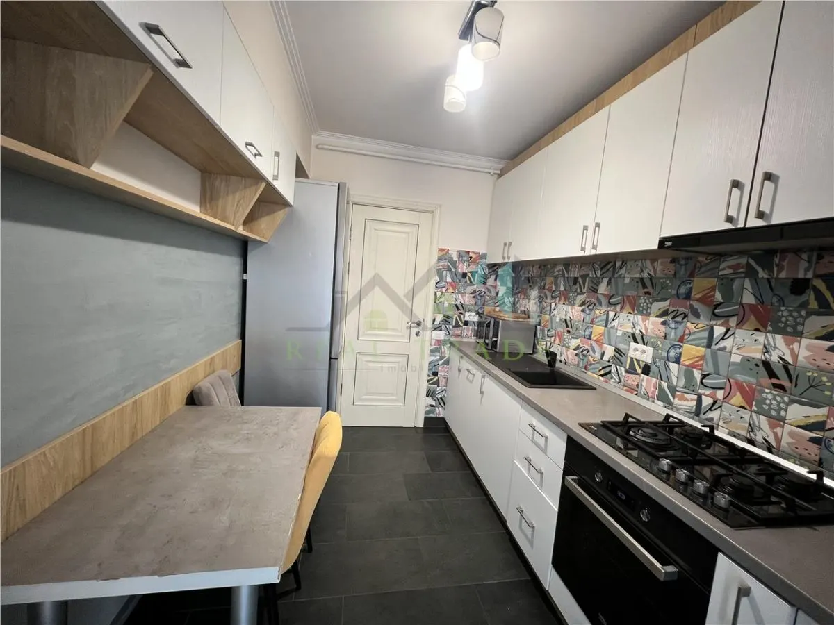 Apartament 2 camere decomandat mobilat lux zona Liceul de informatica - foto 9