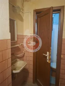Radu Beller | 2 camere de renovat | Centrala | 70mp | Pivnita | B13214 - foto 12