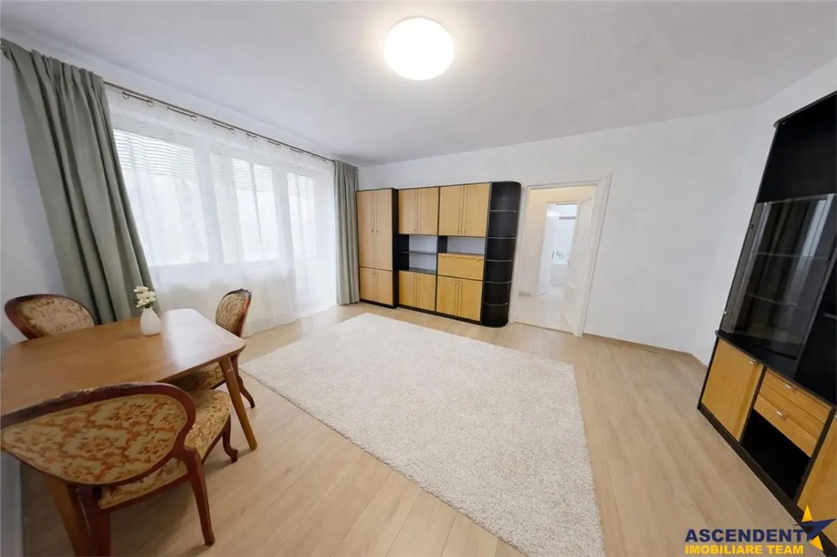 Apartament 2 camere,luminos,incadrat de liniste si verdele naturii,Ultracentral,Brasov. - foto 2