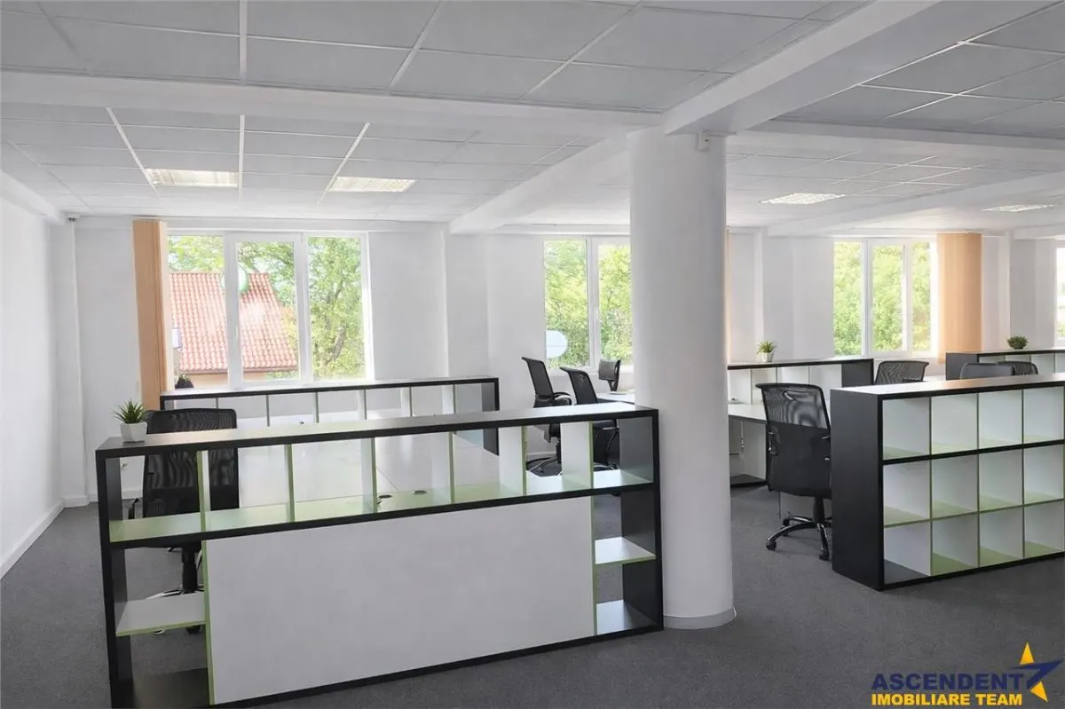 Spatiu, configurat pe trei niveluri, Central, Brasov - foto 1