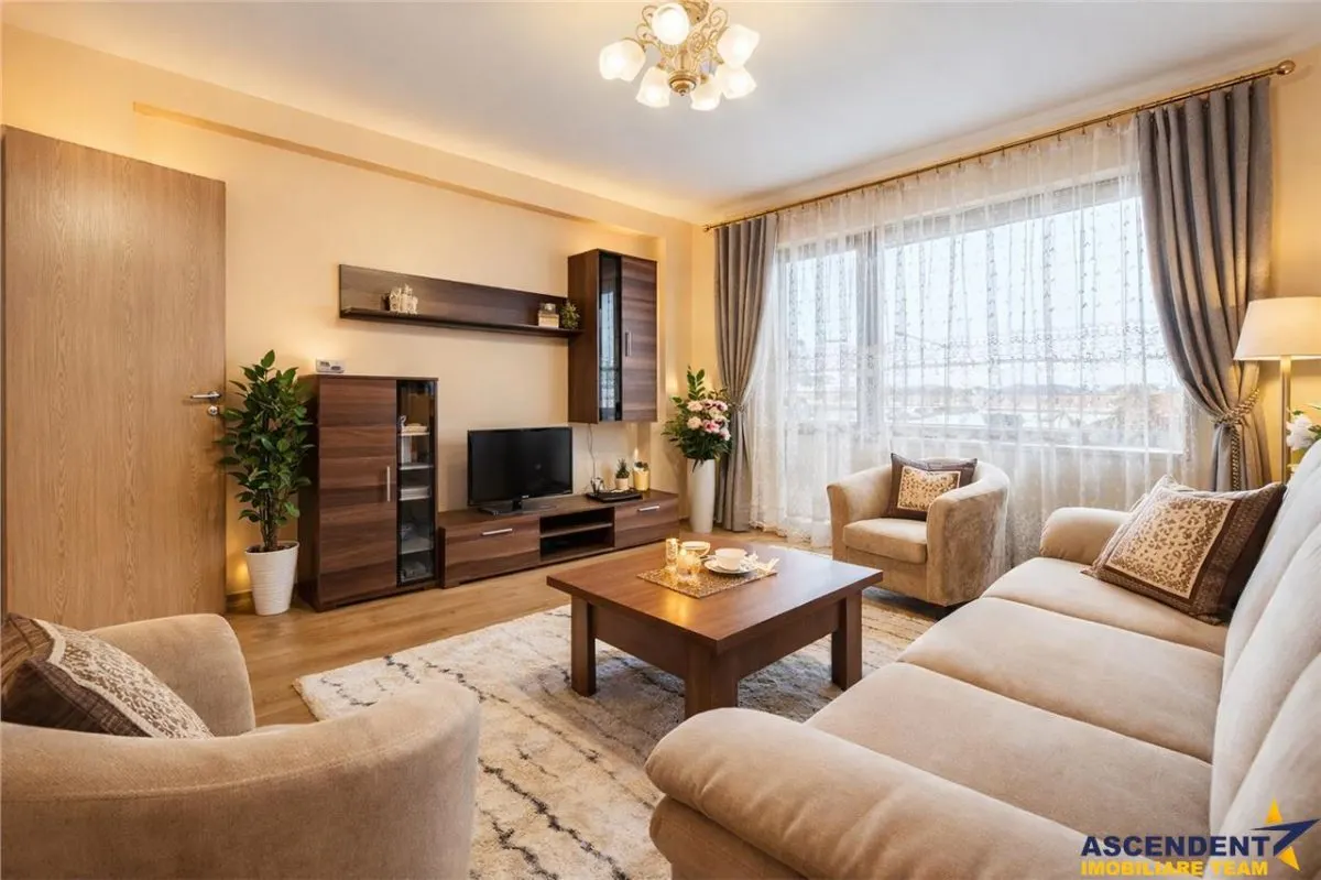 FILM!Apartament 3 camere,2 bai, decomandat,accesorizat,parcare privata,Tractorul- Brasov. - foto 1