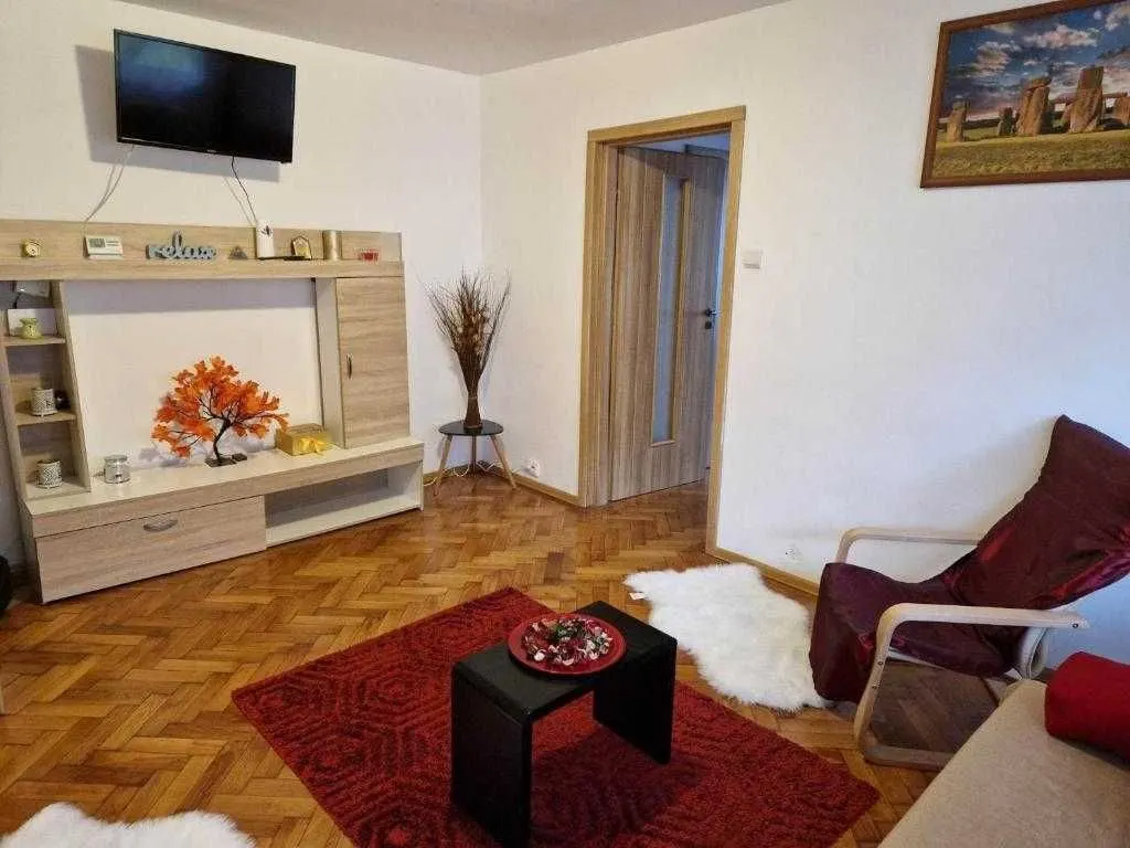 Apartament 2 camere Centrul Civic -CEC Bank,parter,99900 Euro neg - foto 1
