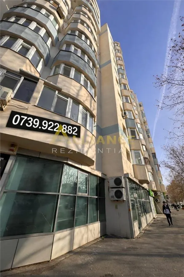 Metrou Aparatorii Patriei 3 camere decomandat - foto 1