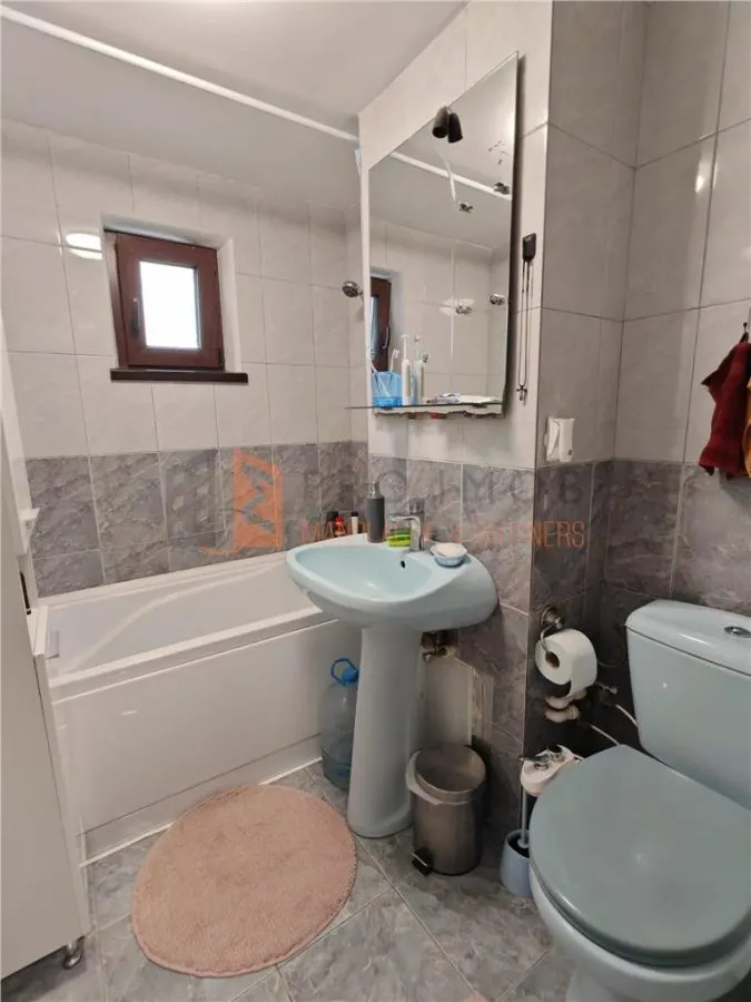Apartament 3 camere cf 1 semidecomandat zona Crang - foto 6
