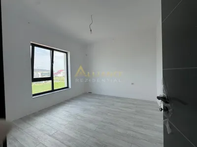 Teren 350mp - 4 Camere 3 Bai- Berceni - Gata de mutat - foto 3