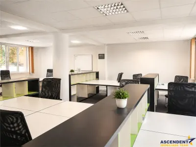 Spatiu, configurat pe trei niveluri, Central, Brasov - Brasov