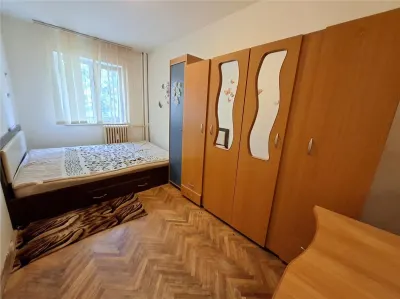 Liber, apartament 2 camere Podu Ros Cantemir, bloc fara risc - foto 2