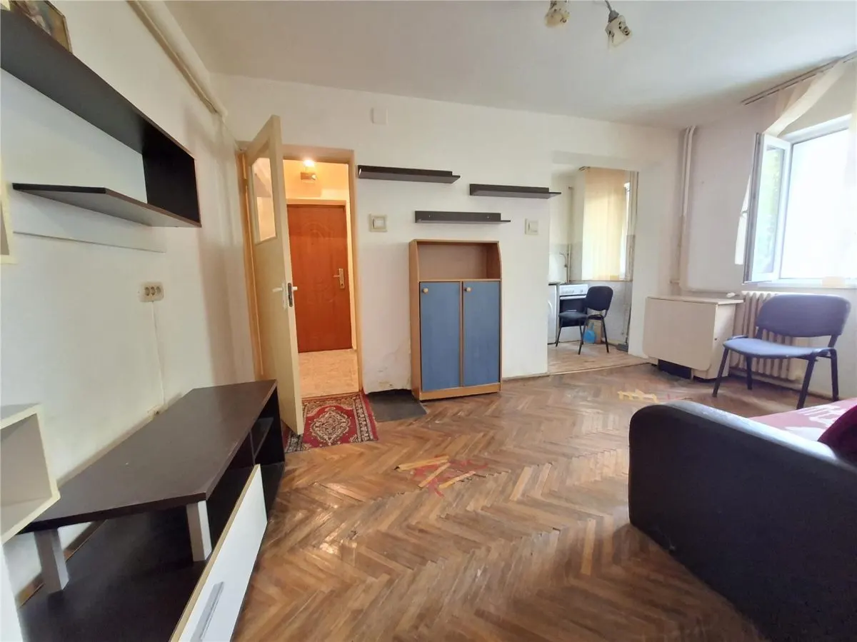 Liber, apartament 2 camere Podu Ros Cantemir, bloc fara risc - foto 3