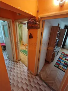 Apartament 3 camere cf 3 semidecomandat zona Micro 14 - foto 12