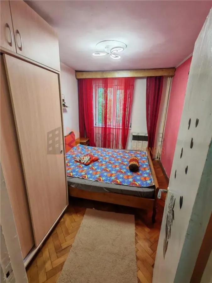 Apartament 3 camere cf 3 semidecomandat zona Micro 14 - foto 7