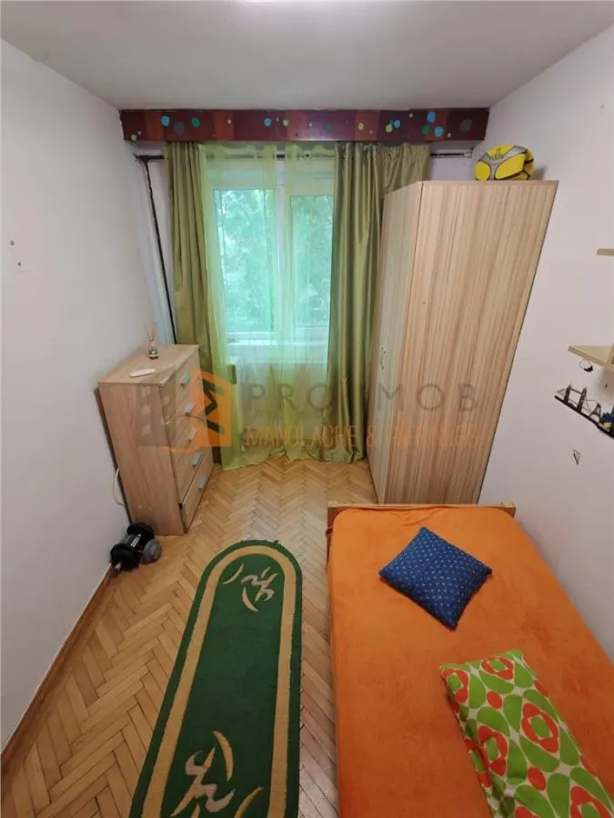 Apartament 3 camere cf 3 semidecomandat zona Micro 14 - foto 9