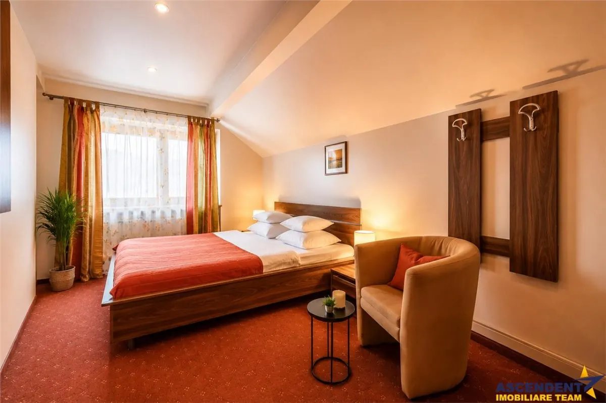 Pensiune + Vila, pe 1.500 mp teren, Drumul Poienii, Brasov - foto 2