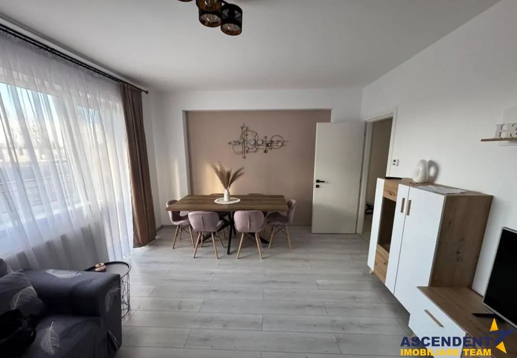Decomandat, 2bai, parcare privata, Tractorul, Brasov - foto 1