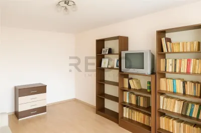 RECO Apartament 3 camere, zona Rogerius, etaj 4 din 4, balcon inchis - foto 2