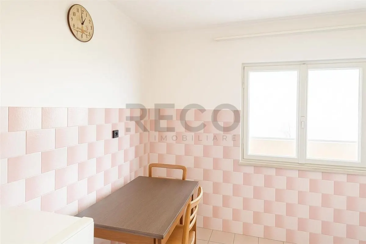 RECO Apartament 3 camere, zona Rogerius, etaj 4 din 4, balcon inchis - foto 4
