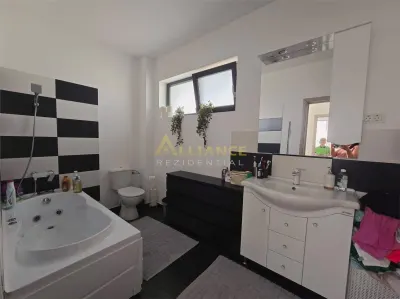 MOBILATA SI UTILATA- 4 camere- 2 bai - pod- beci - 145.000eur - foto 12