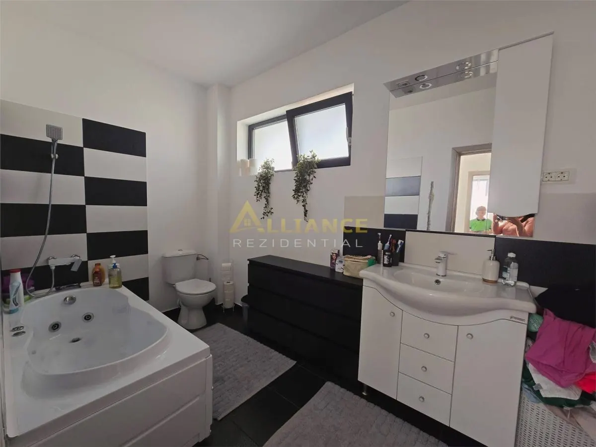 MOBILATA SI UTILATA- 4 camere- 2 bai - pod- beci - 145.000eur - foto 12