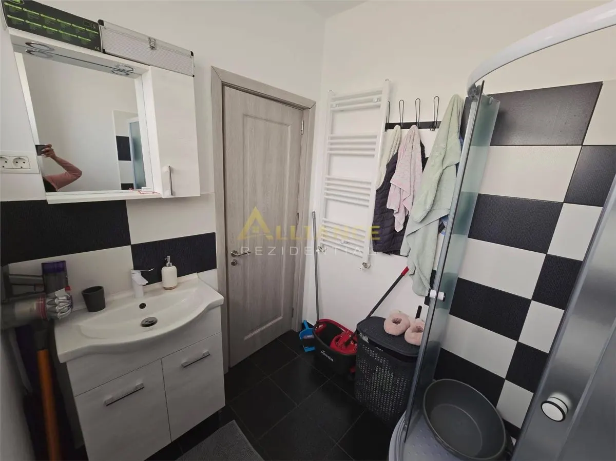 MOBILATA SI UTILATA- 4 camere- 2 bai - pod- beci - 145.000eur - foto 10