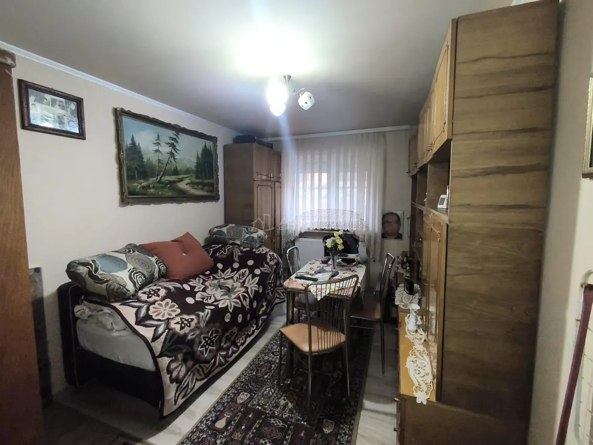 Resita Casa Muncitoresc Zona  Fosta Baie Comunala Comision Zero Cumparator - foto 4