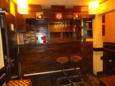 Casă cu spațiu comercial + locuință, ideală pentru HoReCa in  Zona Pache Protopopescu - foto 3
