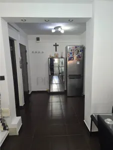 APARTAMENT 3 CAMERE- LIPOVEI- CENTRALA PE GAZ - foto 2