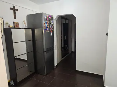 APARTAMENT 3 CAMERE- LIPOVEI- CENTRALA PE GAZ - foto 3