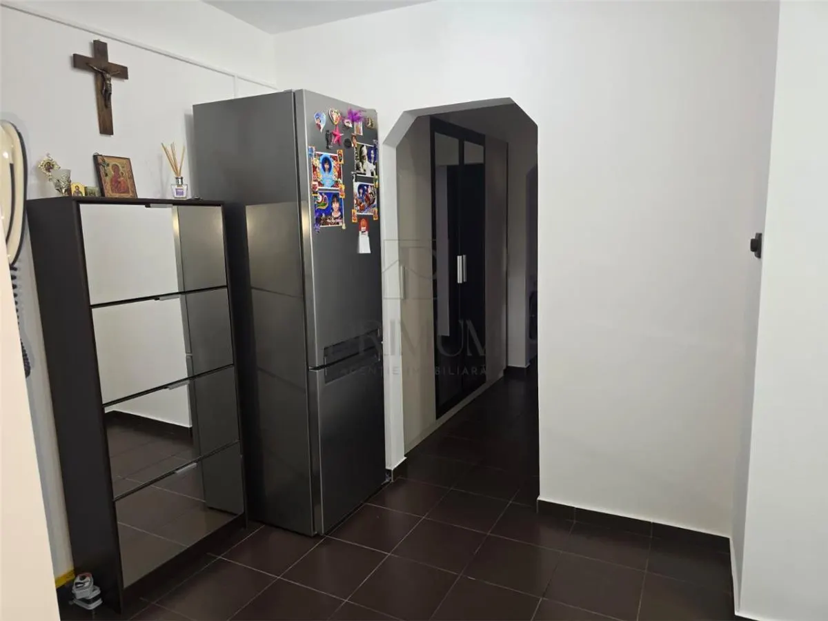 APARTAMENT 3 CAMERE- LIPOVEI- CENTRALA PE GAZ - foto 3