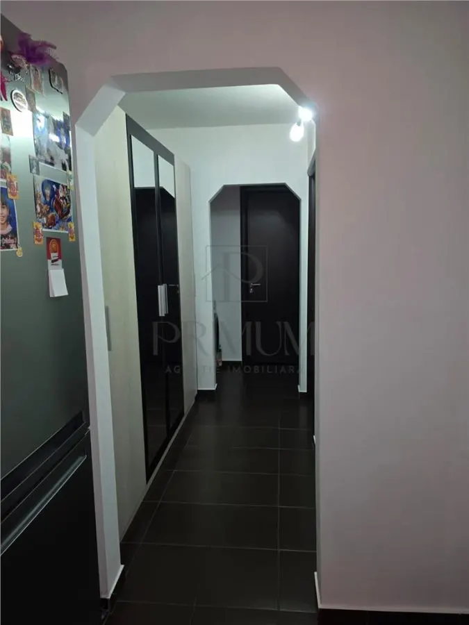 APARTAMENT 3 CAMERE- LIPOVEI- CENTRALA PE GAZ - foto 4