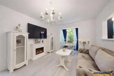 Eleganta si simplitate - Centrul Civic, renovat, etaj 2, design cu detalii unice - Brasov