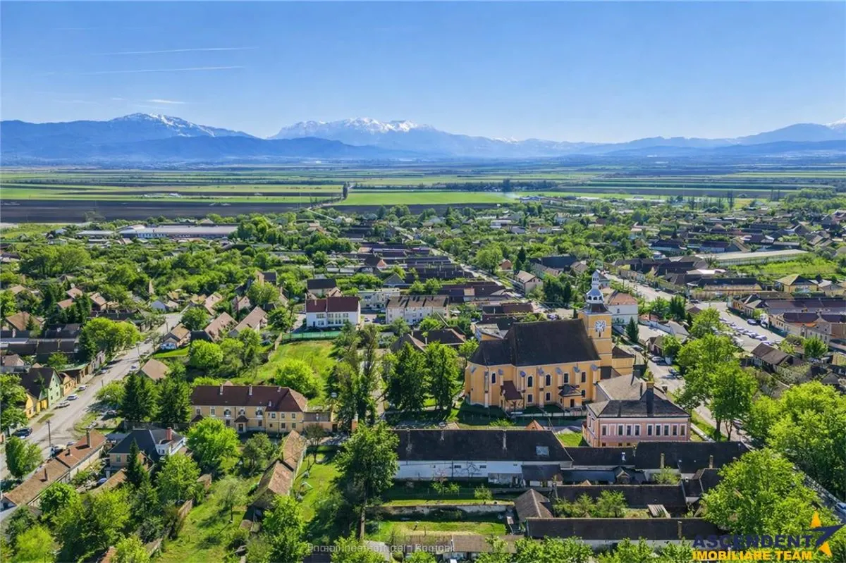 Clasa A, rezidential/ servicii/ investitional, 2.240 mp teren,Central,Halchiu,Brasov - foto 1