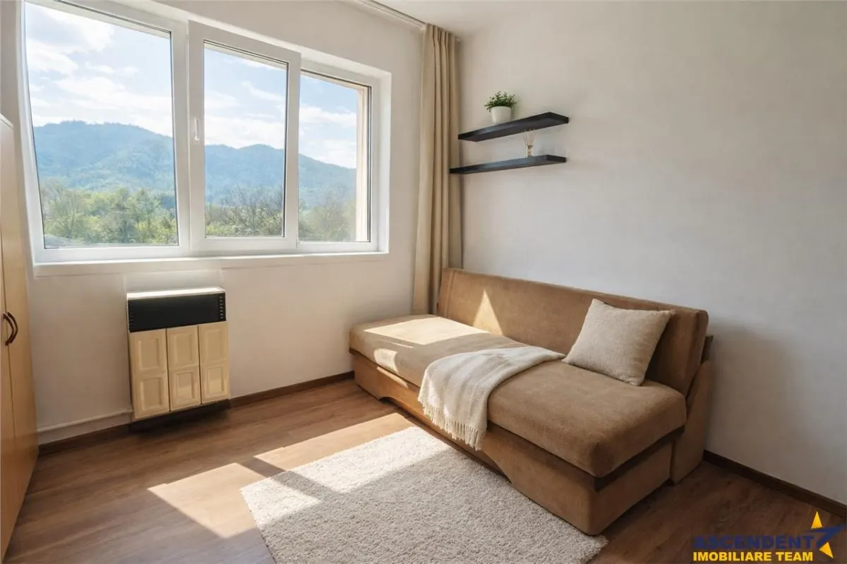 Garsoniera luminoasa cu bucatarie utilata si baie cu cada - foto 2