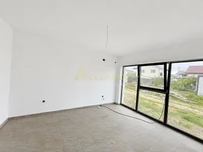 Casa individuala parter || 3 camere o baie || teren 250mp - foto 2