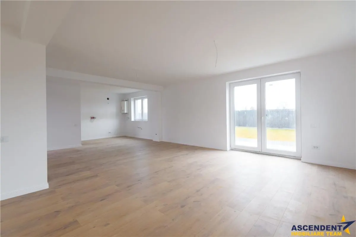 Imobil aparte, arhitectura deosebita, conditii avantajoase, Sanpetru - foto 2